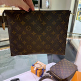 Louis Vuitton Tolietry Pouch 26 Monogram Handbag