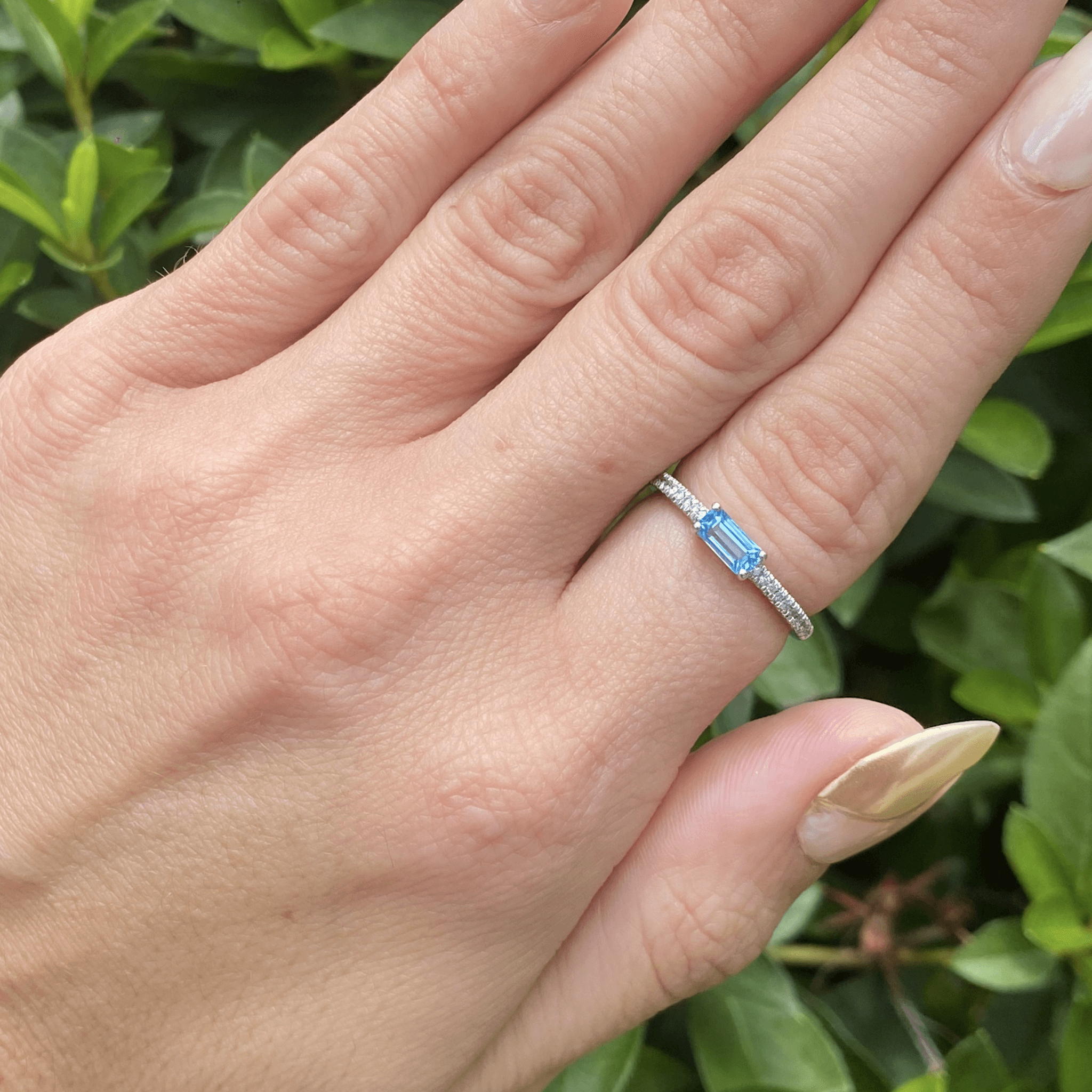 14k WG Dia & Topaz Ring 0.15ctw Sz7
