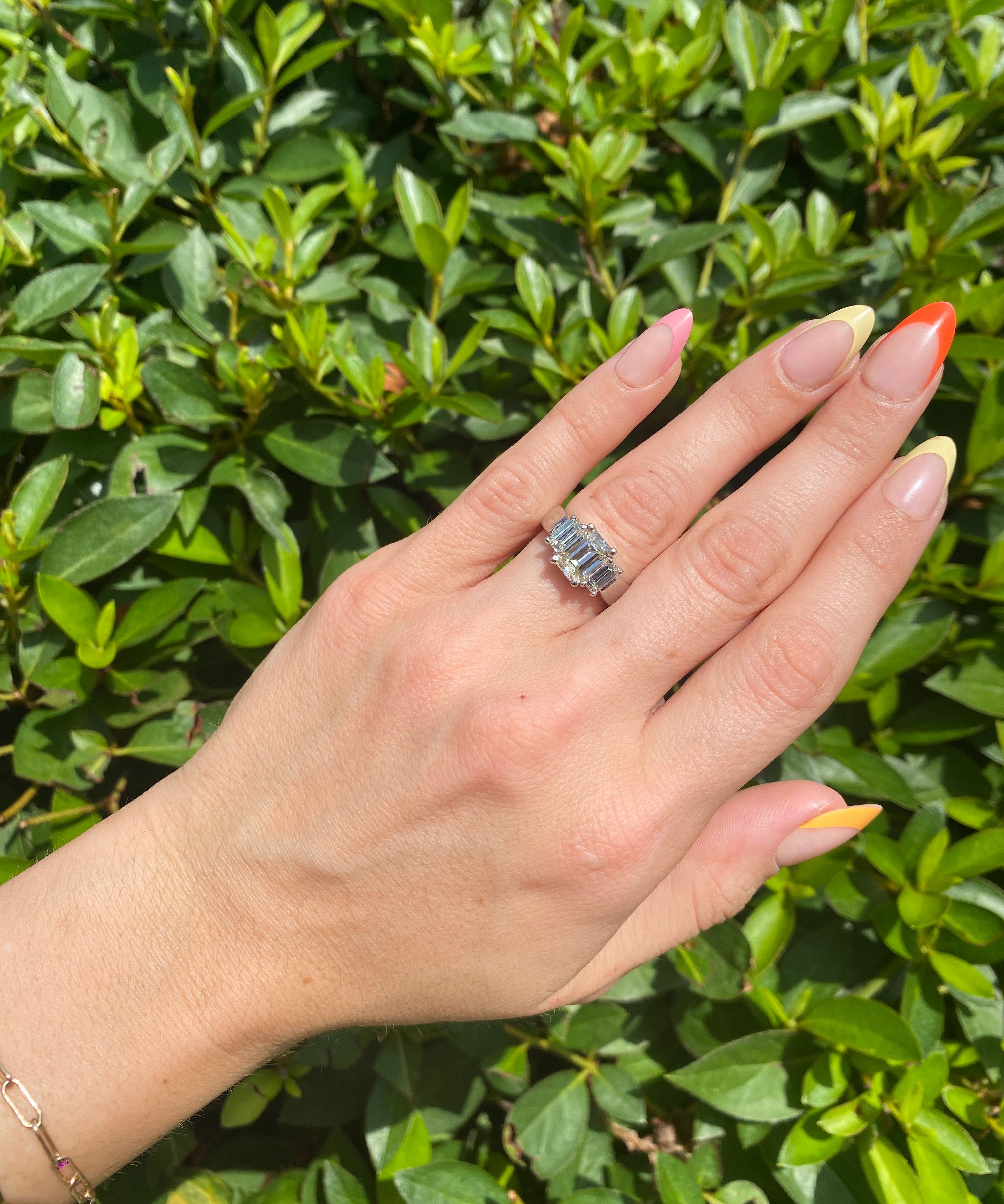 3 Stone 1.84ct Emerald Cut E-Ring Platinum