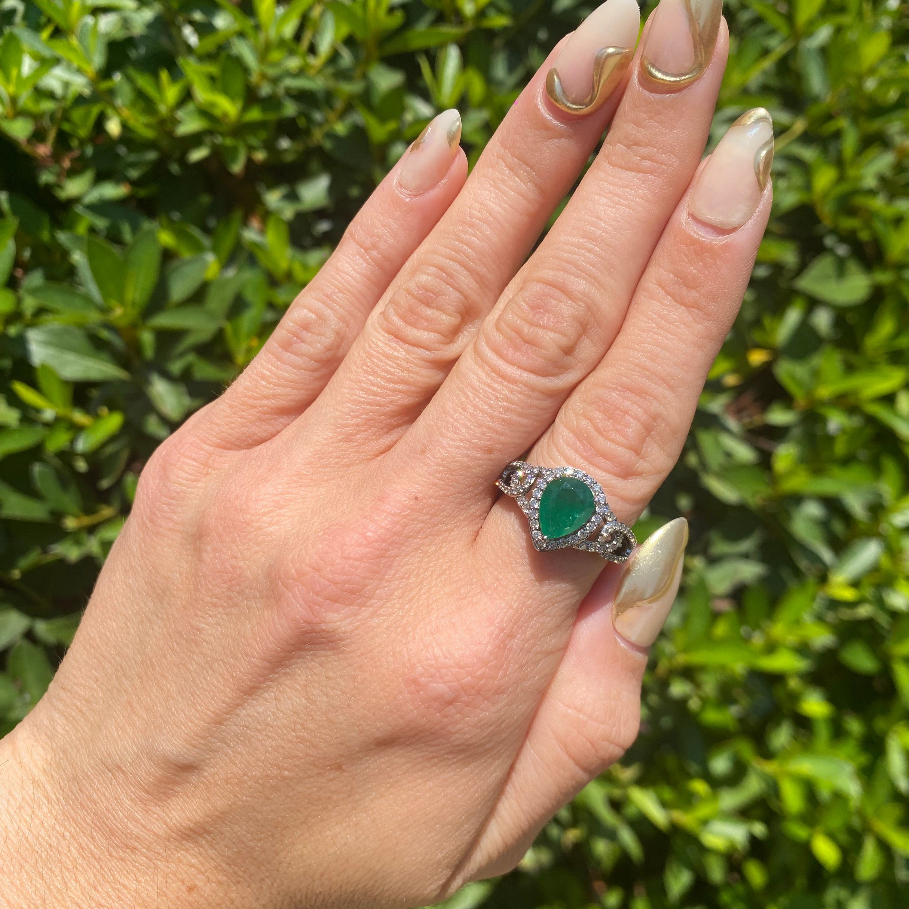 14k White Gold Diamond & Emerald Ring 0.97ctw